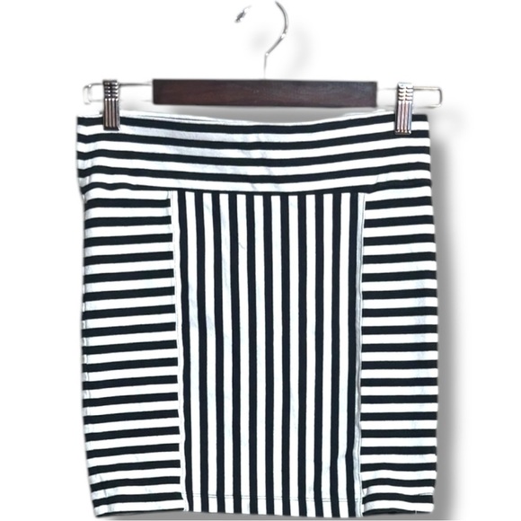 Black and White Contrasting Stripes High Waist Bodycon Mini Pencil Skirt - Picture 12 of 15